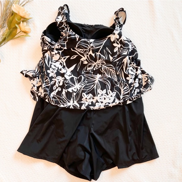 Swimsuits for All Plus 24 Tankini Black White Floral Two Piece Swim Shorts Set - Picture 5 of 11